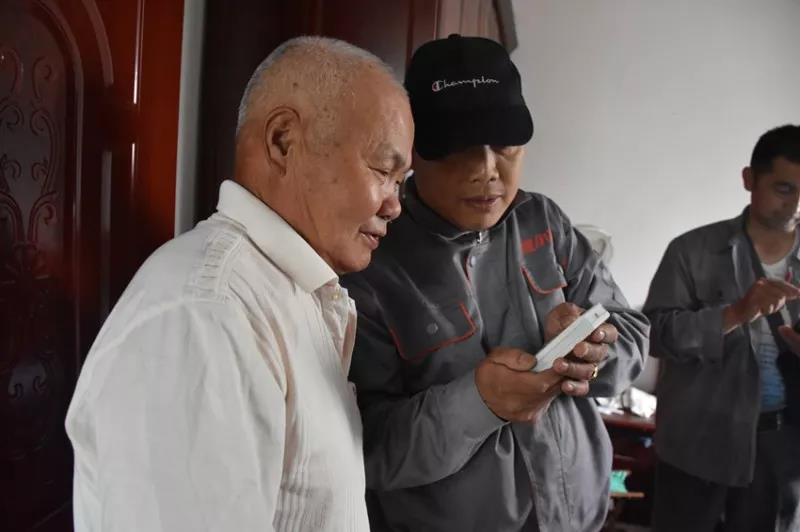 維小保進(jìn)入施橋?yàn)I江花園開展“家電義務(wù)維修進(jìn)社區(qū)”活動(dòng)